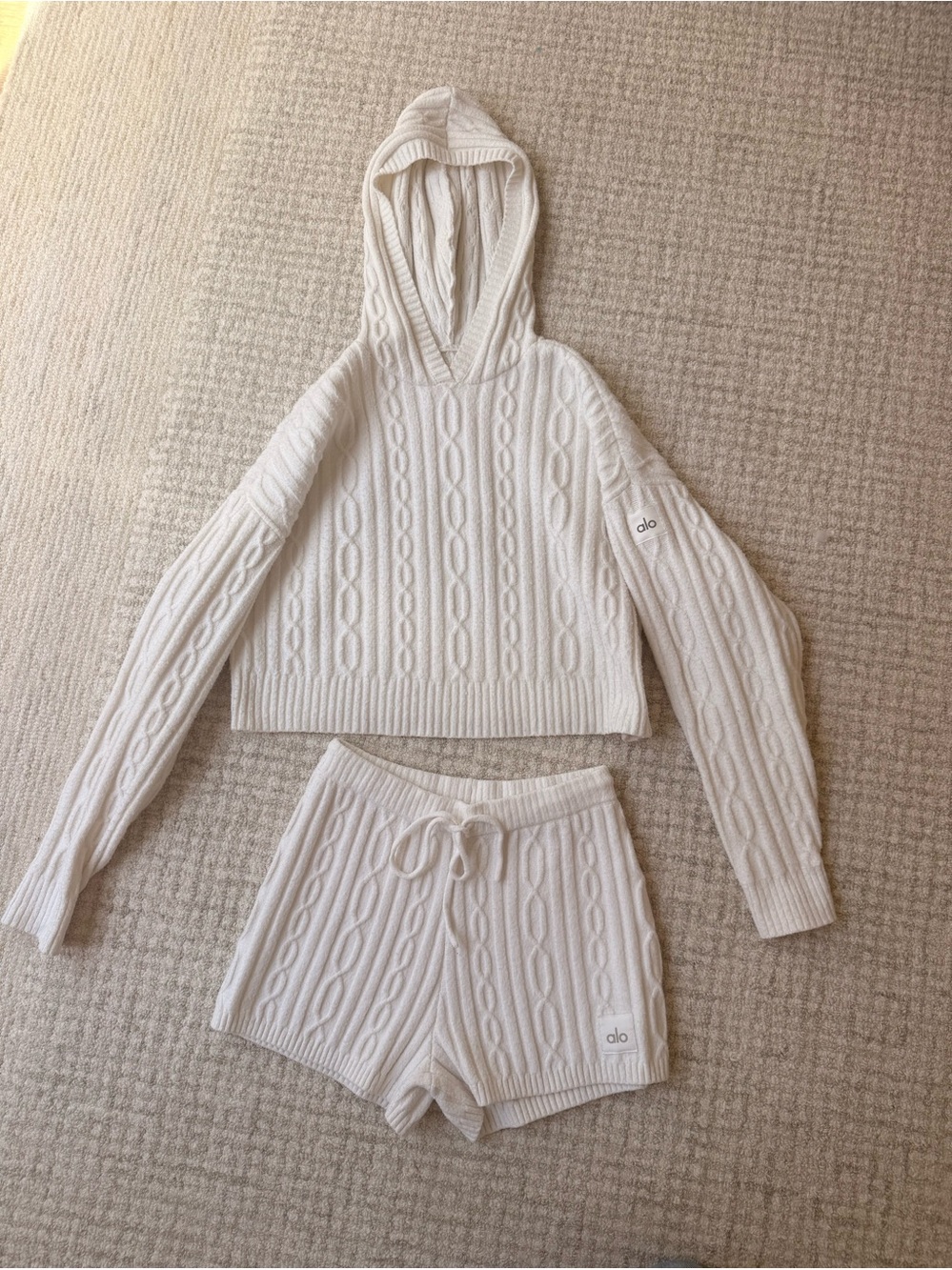 Alo Yoga White Cable Knit Hooded Sweater & Shorts Set XS